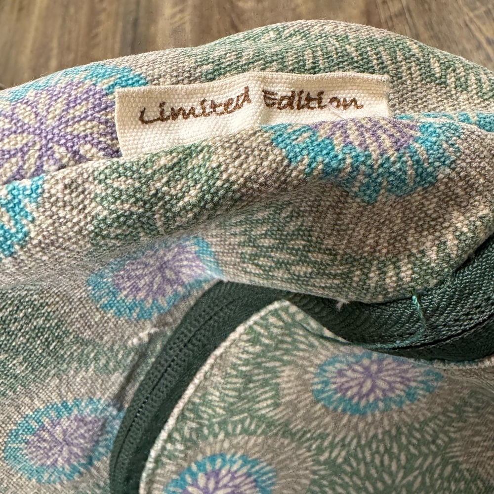 Kavu Sage Green Floral Pattern Crossbody Bag Distressed Limited Edition - Picture 16 of 16